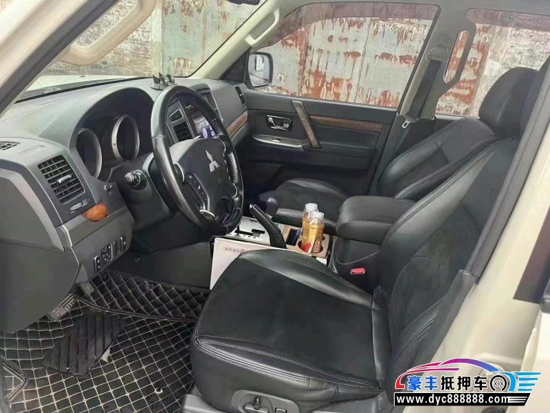 19年三菱帕杰罗轿车抵押车出售