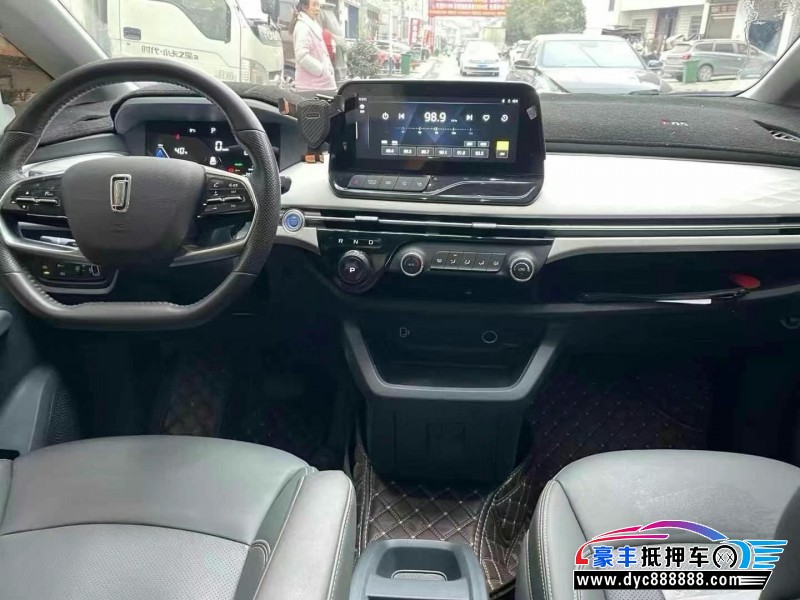 23年奔腾E05轿车抵押车出售