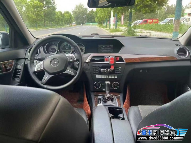 13年奔驰C轿车抵押车出售