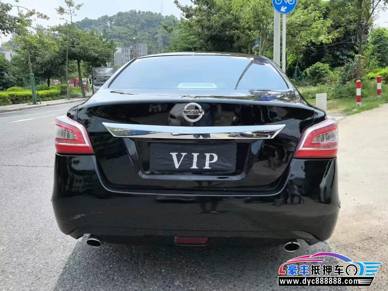 13年日产天籁轿车抵押车出售