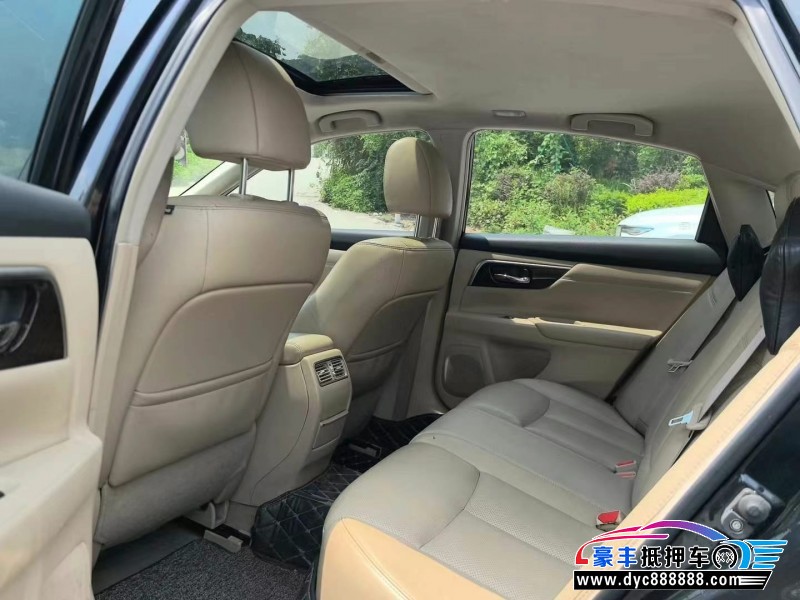 13年日产天籁轿车抵押车出售