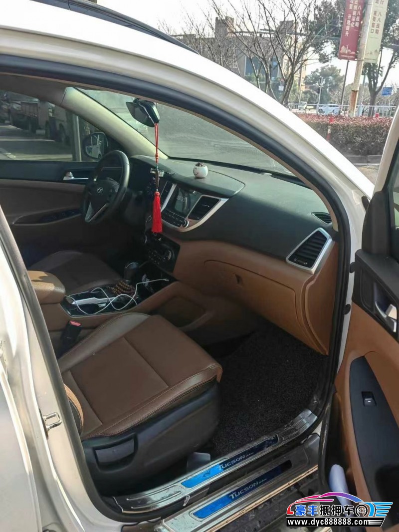 16年现代途胜轿车抵押车出售