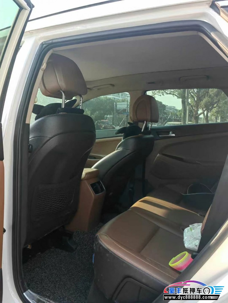 16年现代途胜轿车抵押车出售