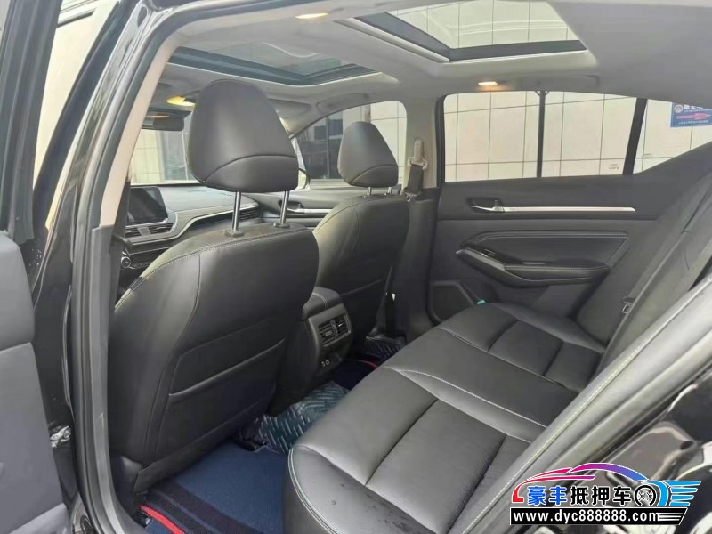 22年日产天籁轿车抵押车出售