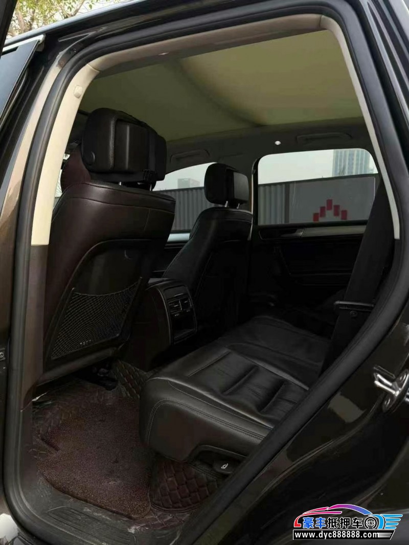 18年大众途锐轿车抵押车出售