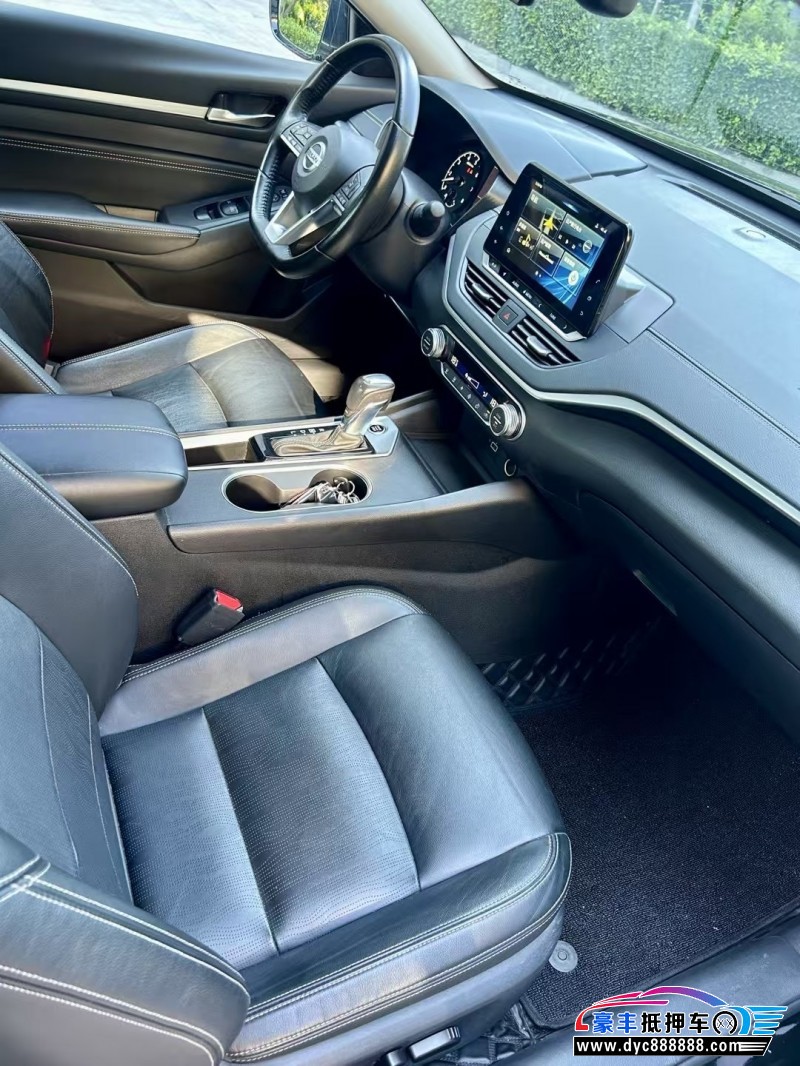 19年日产天籁轿车抵押车出售