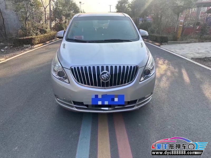 13年别克GL8轿车抵押车出售