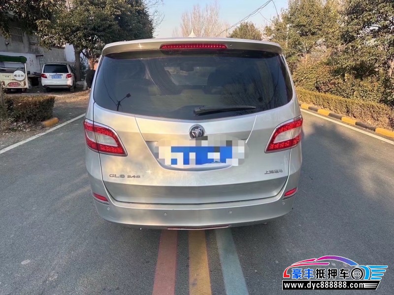 13年别克GL8轿车抵押车出售