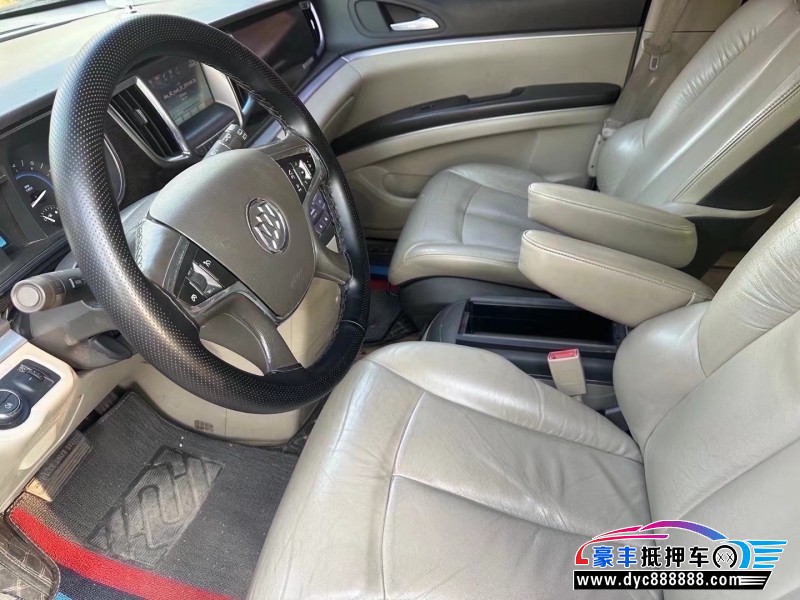 13年别克GL8轿车抵押车出售