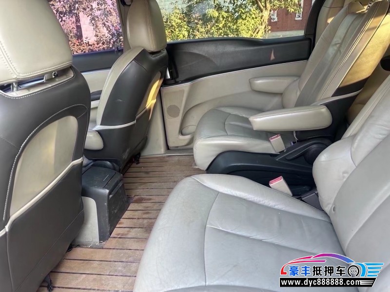 13年别克GL8轿车抵押车出售