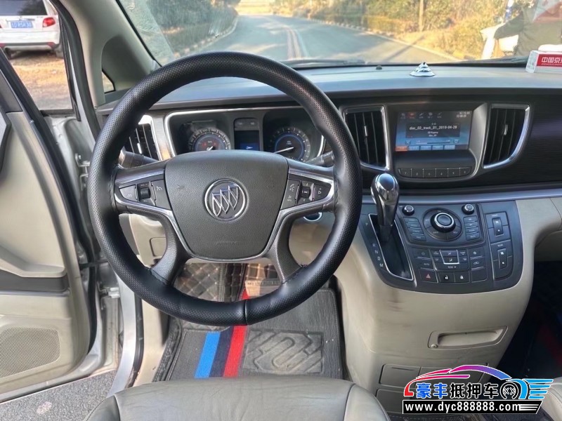 13年别克GL8轿车抵押车出售