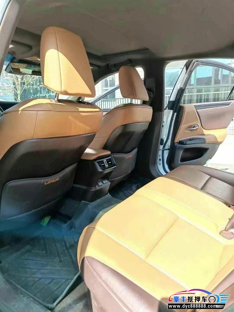 19年雷克萨斯ES轿车抵押车出售