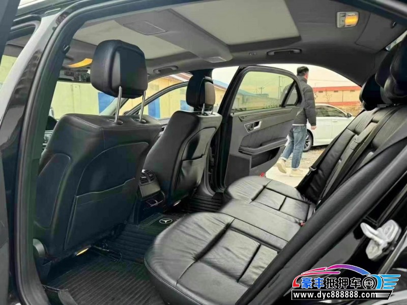 13年奔驰E轿车抵押车出售