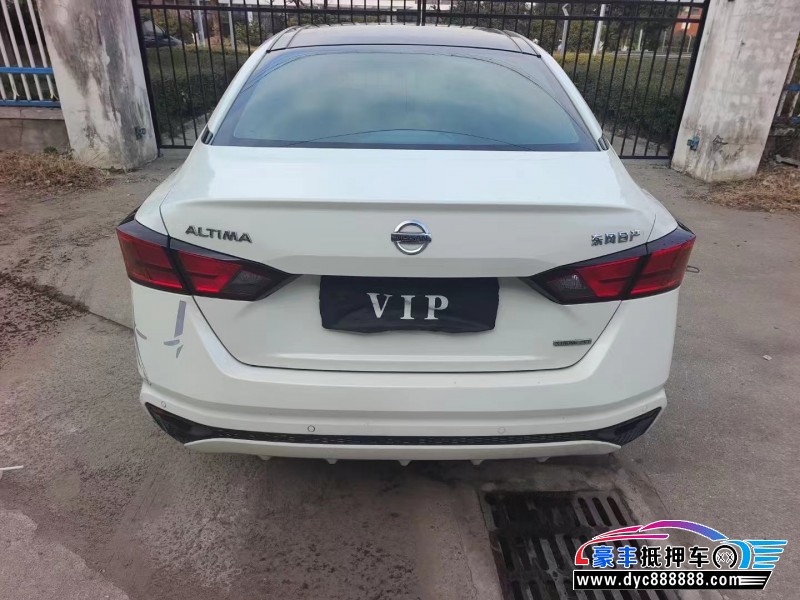 20年日产天籁轿车抵押车出售