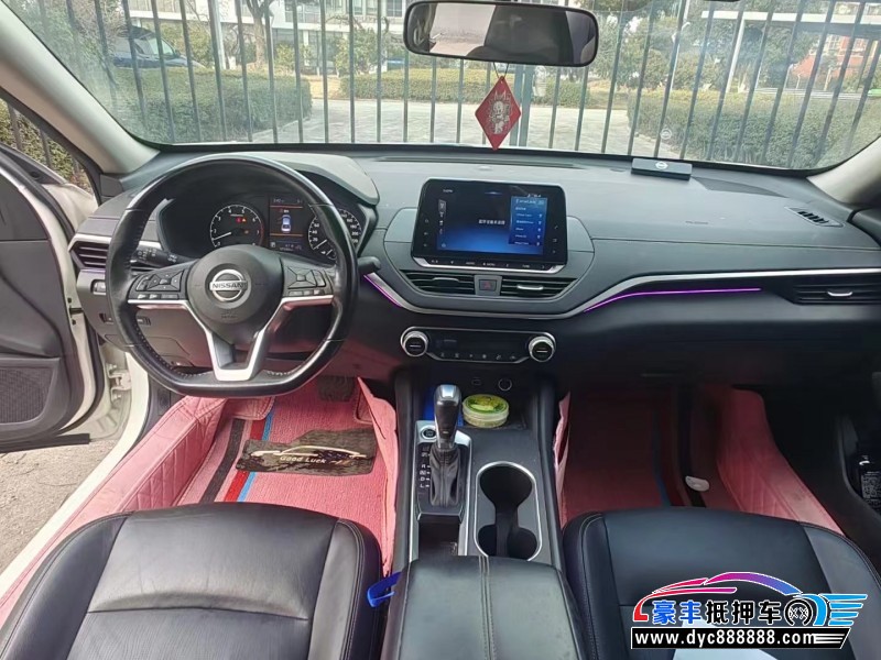 20年日产天籁轿车抵押车出售