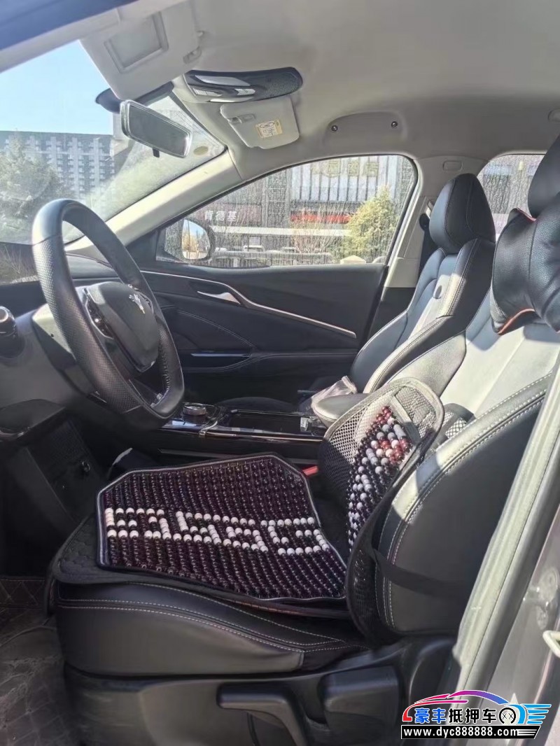 24年哪吒U轿车抵押车出售