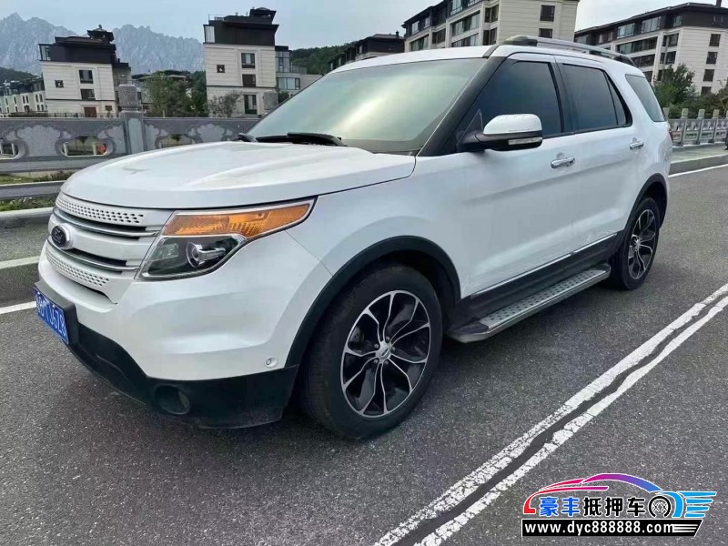 15年福特探险者轿车抵押车出售