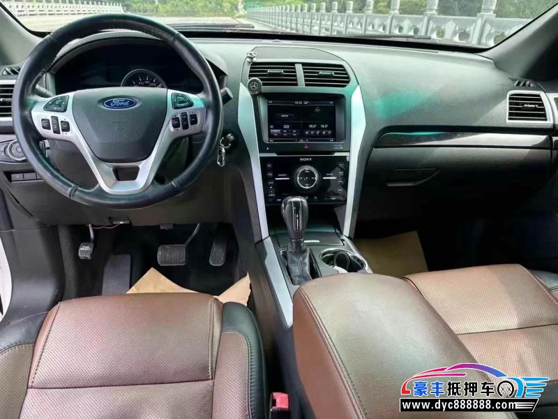 15年福特探险者轿车抵押车出售