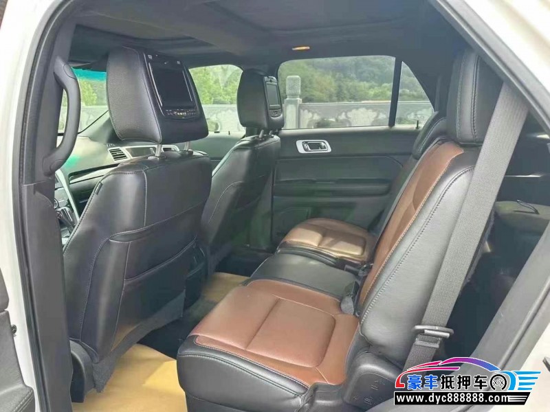 15年福特探险者轿车抵押车出售