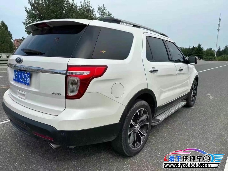 15年福特探险者轿车抵押车出售