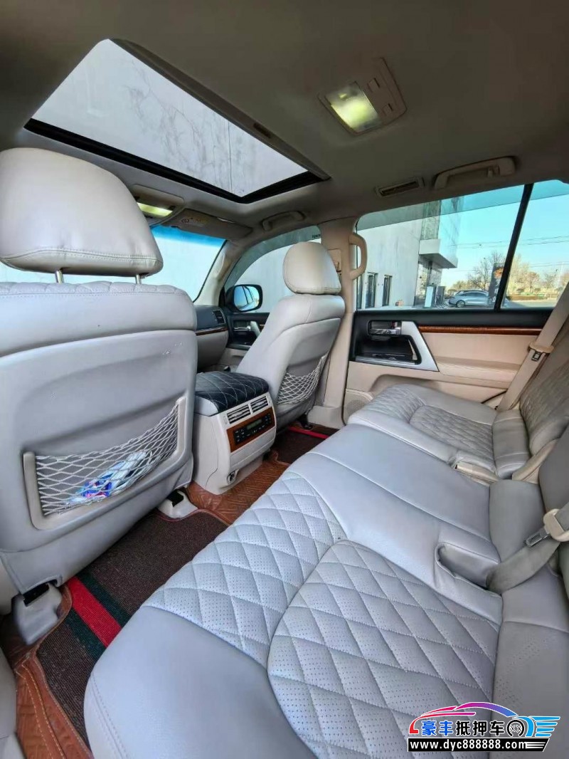 14年丰田兰德酷路泽（陆巡）轿车抵押车出售