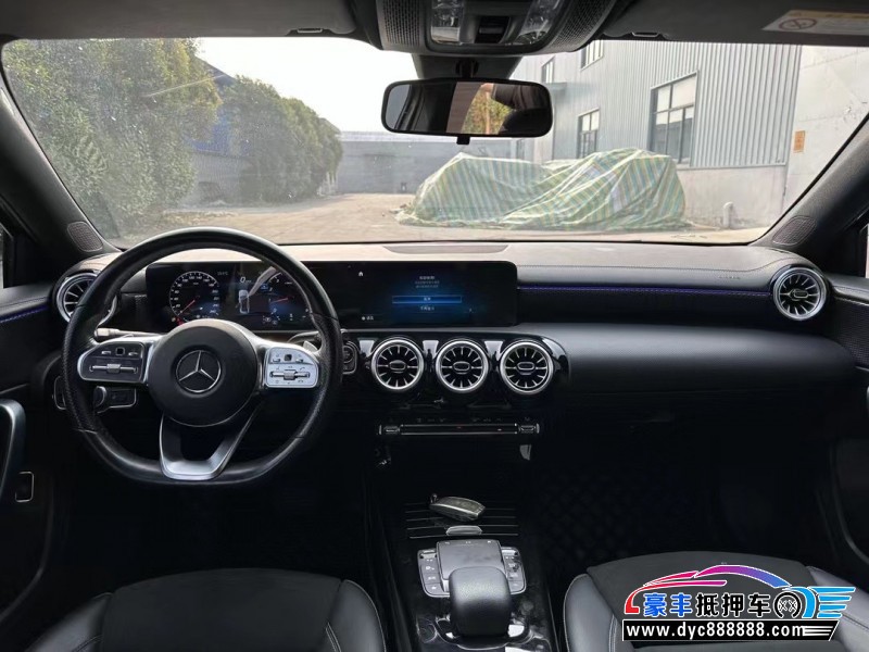 22年奔驰A轿车抵押车出售