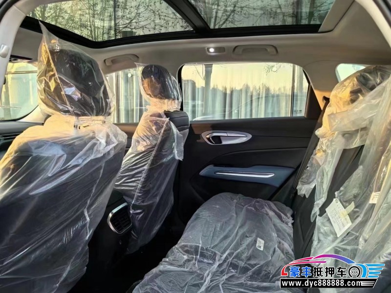 24年奔腾T90轿车抵押车出售