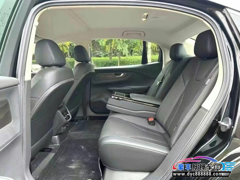 24年红旗EQM5轿车抵押车出售