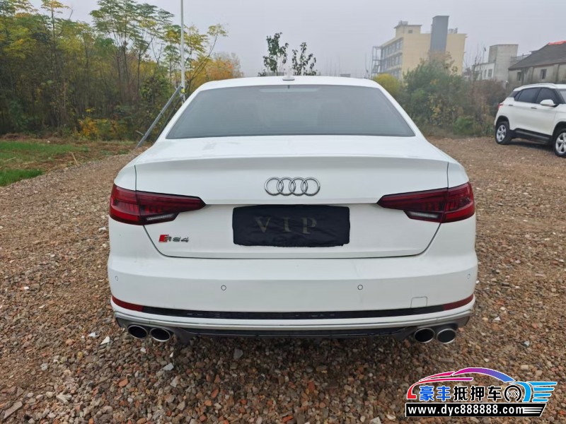 18年奥迪A4L轿车抵押车出售