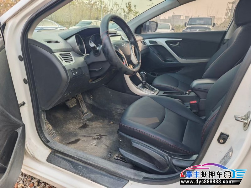 13年现代朗动轿车抵押车出售