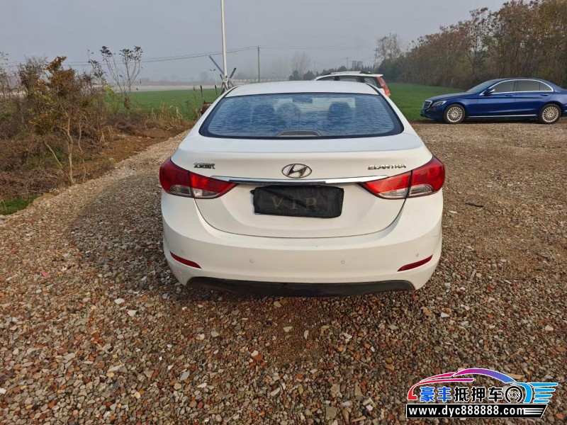 13年现代朗动轿车抵押车出售