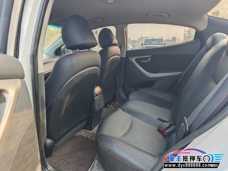 13年现代朗动轿车抵押车出售