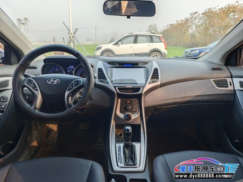 13年现代朗动轿车抵押车出售