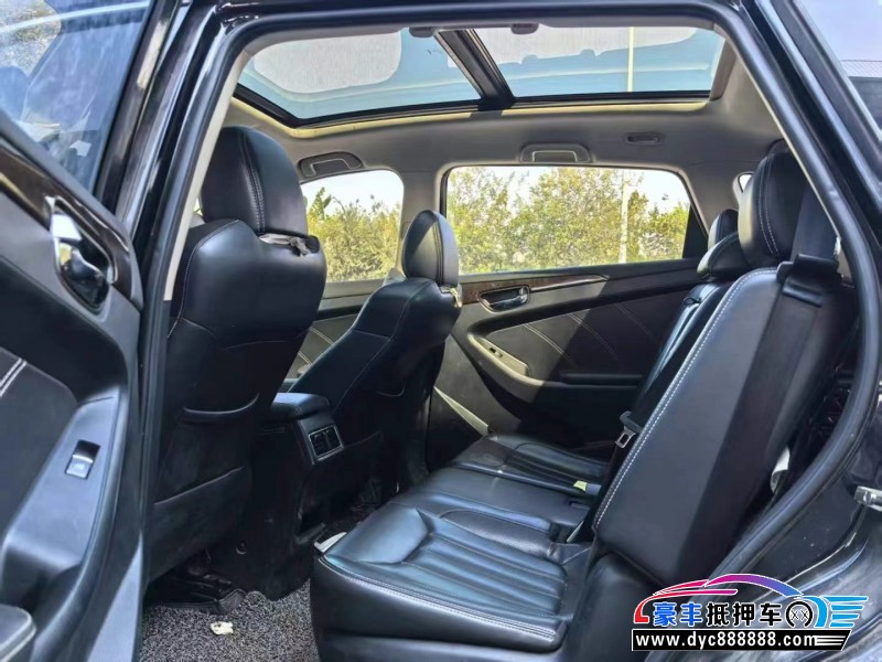 18年东风风光580轿车抵押车出售