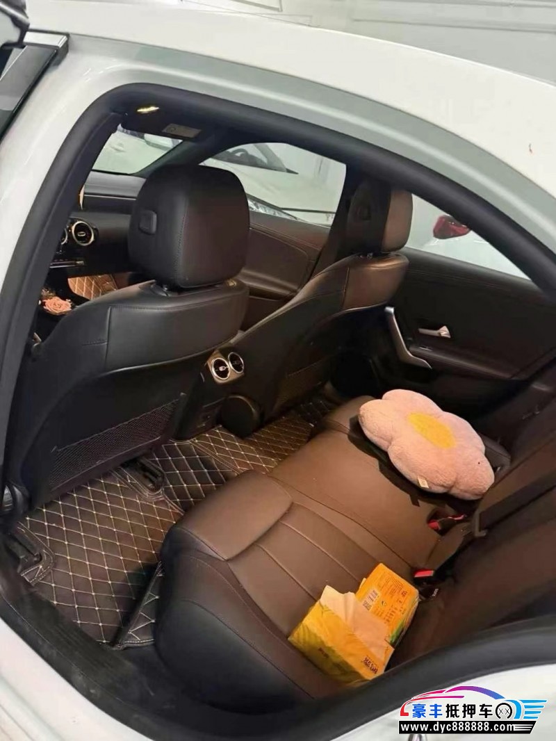 22年奔驰A轿车抵押车出售