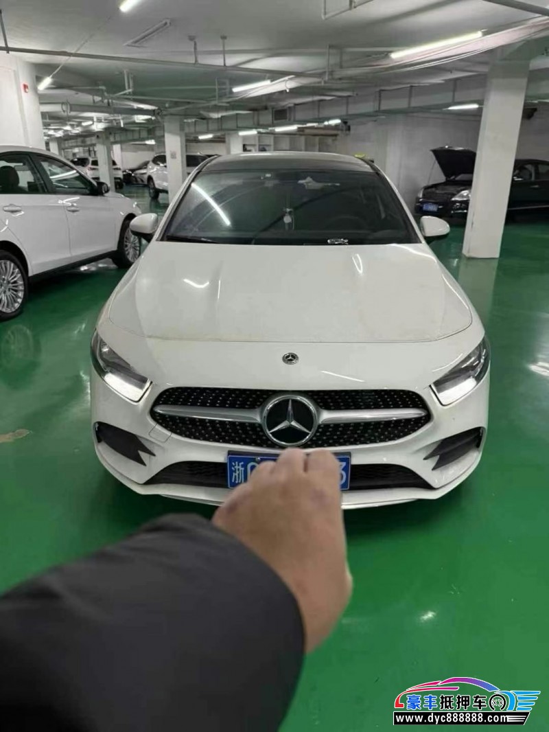 22年奔驰A轿车抵押车出售