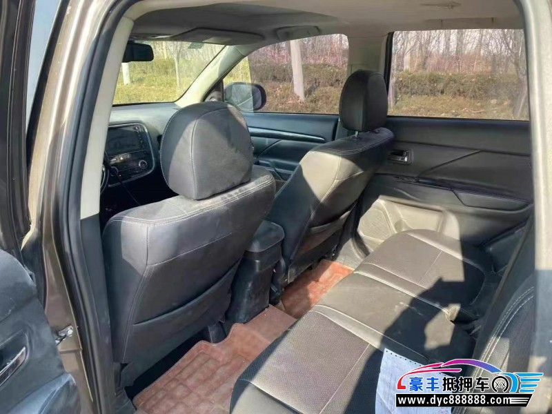 17年三菱欧蓝德轿车抵押车出售