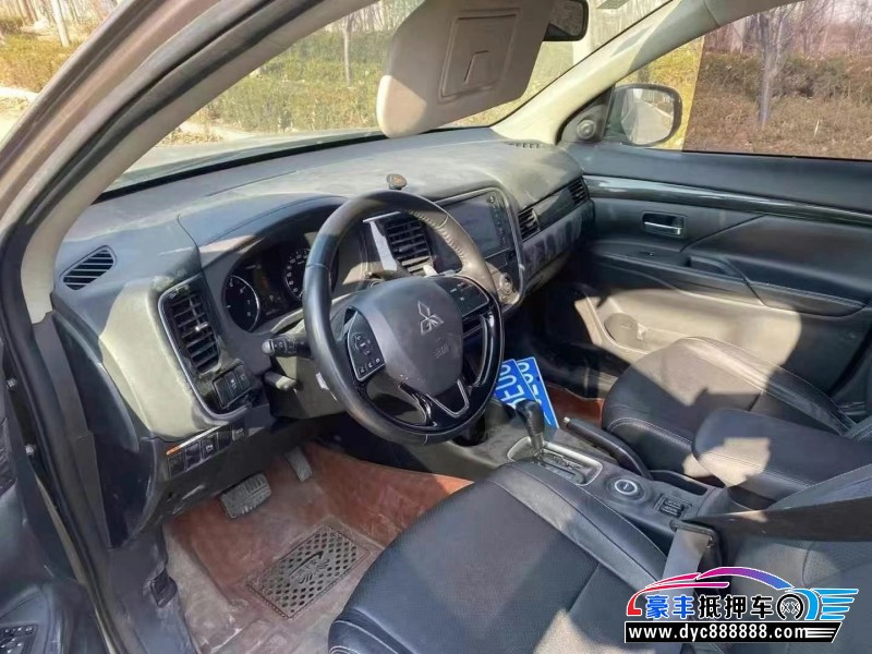 17年三菱欧蓝德轿车抵押车出售