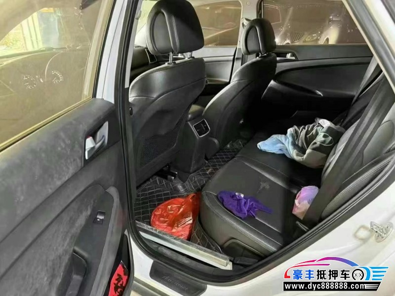 19年现代途胜轿车抵押车出售