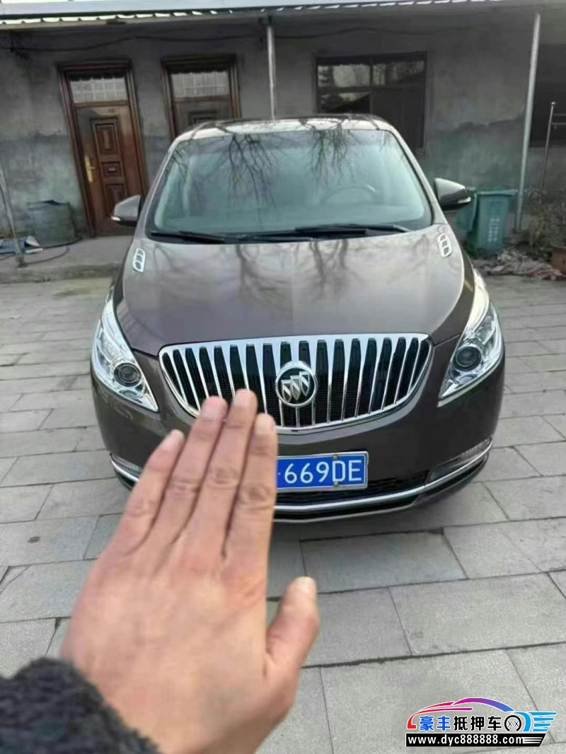 12年别克GL8轿车抵押车出售