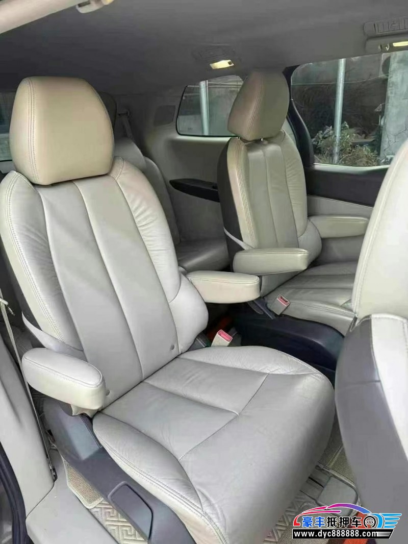 12年别克GL8轿车抵押车出售