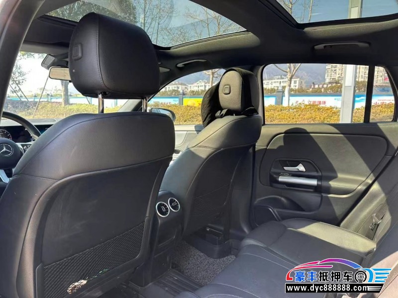 22年奔驰GLA轿车抵押车出售