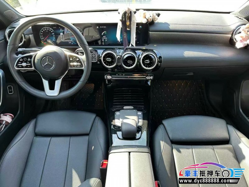 22年奔驰A轿车抵押车出售