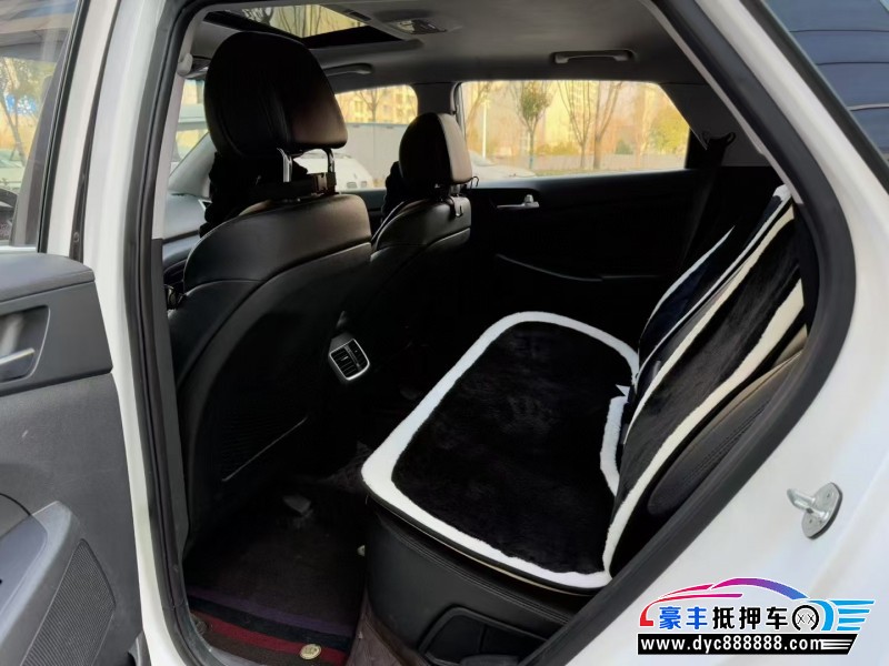 16年现代途胜轿车抵押车出售