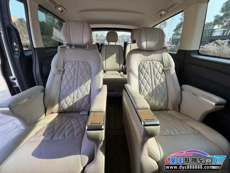 16年奔驰威霆轿车抵押车出售