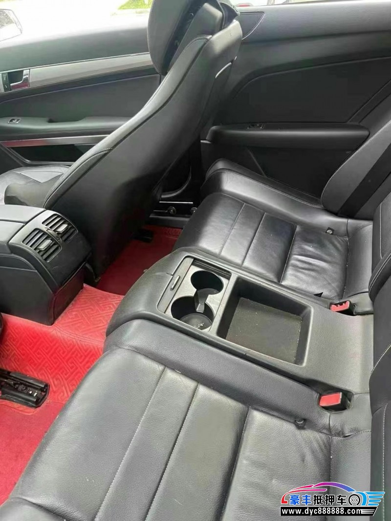 13年奔驰E轿车抵押车出售