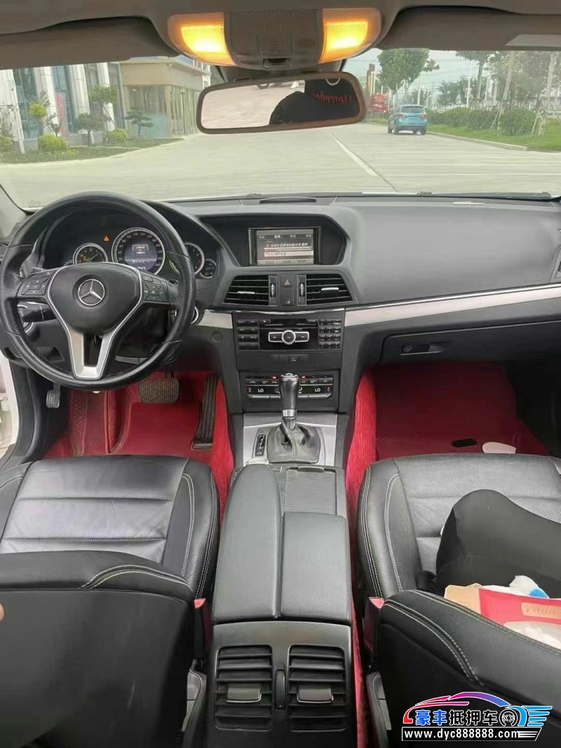 13年奔驰E轿车抵押车出售