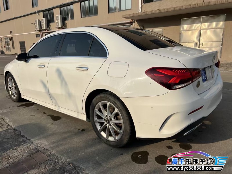 19年奔驰A轿车抵押车出售