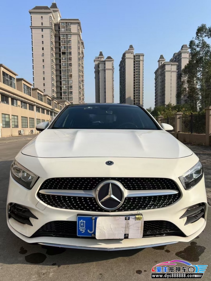 19年奔驰A轿车抵押车出售
