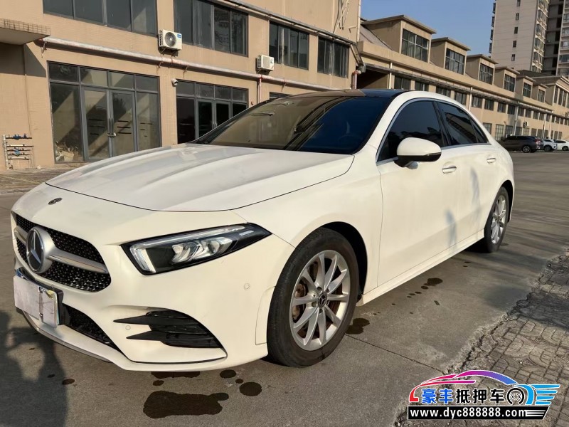 19年奔驰A轿车抵押车出售